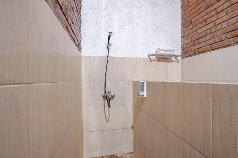 Muntilan Oyo 2380 Alea Guesthouse מראה חיצוני תמונה